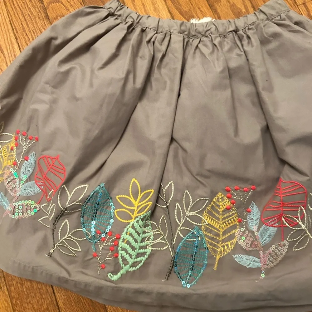 Peek X The Nature Conservancy taupe skirt Sz 10 Embroidered with/leaves/sequins